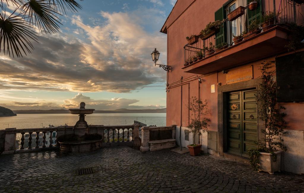 Domus Angularia Hotel Anguillara Sabazia Bagian luar foto